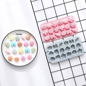 Moldes de Silicona 3D en Forma de Corazón de Rosa para Hielo/Chocolate - 2.5 Moldes Grandes de Silicona con Forma de Flor para Hielo para Cócteles y Bebidas - Product Image 5