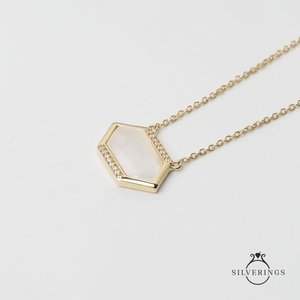 Collar de Plata de Ley 925 con la Sagrada Madre y Patrón Hexagonal con Circonita Dorada para Regalo - Product Image 1