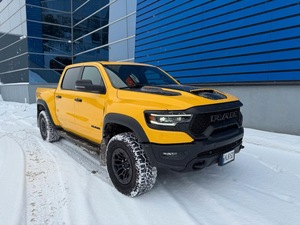 Nouveau/Occasion 2023 DODGE RAM TRX SUV JAUNE 5.0-6L V8 Turbo Essence AUTOMATIQUE Phares LED Sièges en Cuir Foncé Pneus R20 Euro VI Toit Ouvrant - Product Image 3
