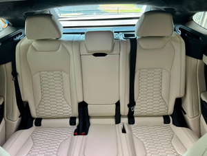 Lamborghini URUS SUV 2019 de Lujo y Alto Rendimiento - Motor Biturbo de Ocho Cilindros y 641 Caballos de Fuerza, Tracción en las Cuatro Ruedas, Sistema Completo de Asistencia a la Seguridad - Product Image 6