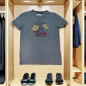 T-shirt en jersey de coton tricoté décontracté pour homme, col en V, manches courtes, 100 % coton, couleur unie, motif personnalisé imprimé sur le devant - Product Image 1