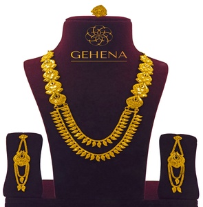 Collar largo con diseño de hojas para mujer, juego de pendientes y anillo de dedo, oro de 24 quilates, 5 gramos - Product Image 1