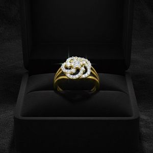 แหวนเพชรทรงดอกไม้ ทอง 14K/18K สำหรับผู้หญิง - Product Image 1