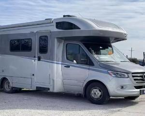 OFERTA DE ÚLTIMA HORA: Autocaravana 4x4 con Refrigerador para Camioneta, LISTA PARA ENVIAR - Product Image 1