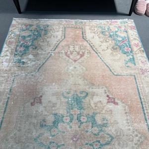 Alfombra Vintage de 4.2x6.9 pies, Alfombra Turca, Alfombra Marroquí de Lana Azul y Rosa - Product Image 4