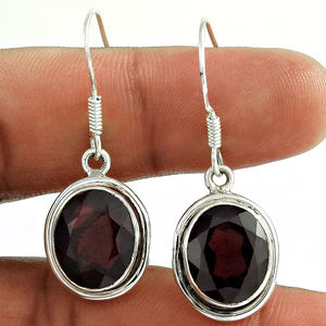 Bijoux de pierre de naissance de janvier Pierre précieuse de grenat rouge naturel Boucles d'oreilles en argent sterling 925 de forme ovale pour elle Fournisseur en gros - Product Image 1