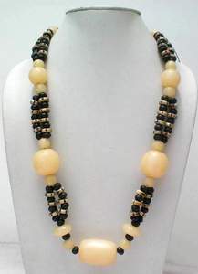 Élégant collier de perles en résine noire et ivoire fait à la main Chunky Statement Choker pour les femmes Fashion Jewelry Gift - Product Image 6