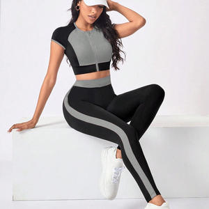 Ensemble t-shirt et legging respirants de qualité supérieure pour femmes vêtements de sport personnalisés anti-transpiration impression de broderie OEM - Product Image 2