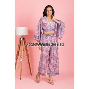 Pantalon imprimé en soie pour femmes au design chic Offre Spéciale avec ensemble de hauts à fleurs vintage assortis Design personnalisé toutes les tailles 2 pièces ensembles - Product Image 5