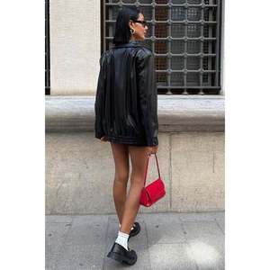 Chaqueta Oversize de Piel Sintética Florie 6108 para la Temporada de Otoño - Product Image 6