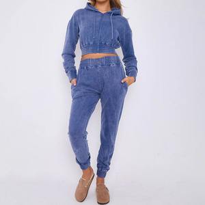 Sudadera con apliques de fabricante, conjunto de chándal con capucha y pantalones de chándal recortados con lavado ácido para mujer - Product Image 1