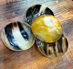 Bol de service artisanal indien en corne de buffle, style écoresponsable, technique de polissage, couleur noire, finition naturelle - Product Image 1