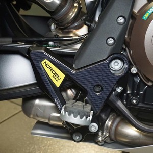 Protezioni per Tallone Moto 3D su Misura per Husqvarna Norden 901, Adesivo Decorativo Compatibile per Serbatoio con Logo - Product Image 1