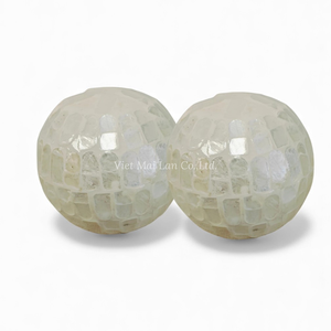 Boule de Pâques en nacre artisanale charmante pour la décoration de table de salon et panier de Pâques en provenance du Vietnam - Product Image 2