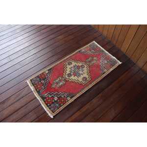 Petit tapis turc vintage 1,6x3,3 pieds, tapis en laine rouge - Product Image 2