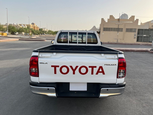 Toyota Hilux 2021 14 2.7L AWD Intérieur Sombre Galerie de toit en alliage d'aluminium Sièges en tissu Volant à gauche Pneus R16 Automatique Xénon - Product Image 5