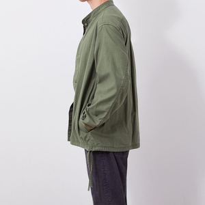 Chaqueta verde para hombre con cuello alto, informal, ligera, estilo urbano, con botones, ajuste relajado, dobladillo con cordón, estilo minimalista. - Product Image 3