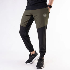Pantalones Casuales QST Premium Micro Stretch Tech Fleece, Color Oliva, Paneles Frontales, Bolsillos Laterales, Corte Regular, Cintura Elástica con Cordón, para Gimnasio - Product Image 4