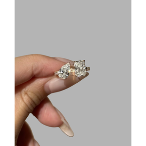 Bague manchette en or rose 14 carats avec diamant de laboratoire taille poire radiant de 2,50 carats, certifié IGI, E VVS2, pavé géométrique ouvert de diamants - Product Image 1