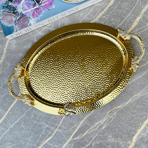 Plateaux turcs martelés de couleur dorée de forme ovale fabriqués en Inde de qualité supérieure pour servir des aliments, des collations et des desserts - Product Image 1