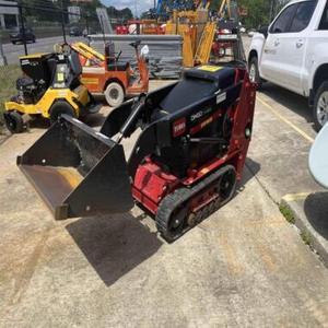 รถตักล้อยาง Toro TX525 มือสอง สีแดง เครื่องยนต์เบนซิน 75 กิโลวัตต์ ความจุบุ้งกี๋ 6.45 ลูกบาศก์เมตร สำหรับงานจัดสวนและก่อสร้างอเนกประสงค์ - Product Image 2