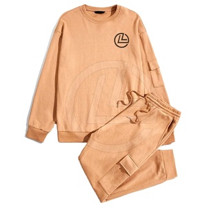 Conjunto Deportivo de Dos Piezas para Hombre, Estilo Holgado, con Sudadera con Capucha Relajada y Pantalones Holgados, Ligero y Transpirable, de Algodón y Poliéster - Product Image 1