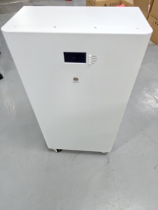 Batterie de stockage d'énergie domestique Skyline Innovation 16 kWh 51,2 V LiFePO4 solaire hybride IP65 CAN, empilable et mobile - Product Image 1