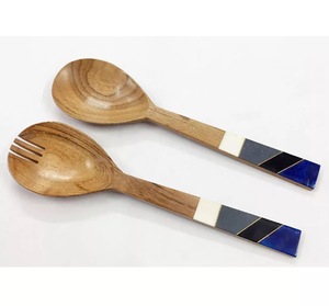 Cuillère rustique en bois et en résine époxy de la meilleure qualité pour usage fait à la main Cuillères de table à vendre - Product Image 4