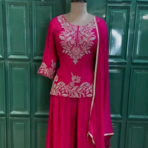 Top en rayonne lourde de créateur à la mode-ensemble de plazzo travail de broderie de haute qualité entièrement cousu pour les occasions de fête indien pakistanais - Product Image 1