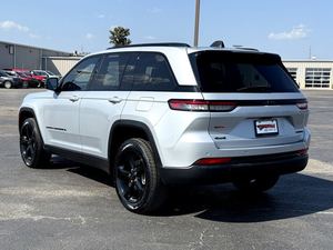 2023เงินประกายรถจี๊ปแกรนด์เชอโรกีจำกัด4WD ใช้กับล้ออัลลอยด์เบาะหนังระบบนำทางสตาร์ทด้วยรีโมท - Product Image 3