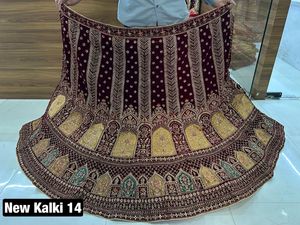 Ensemble exclusif Rajwadi Velvet Lehenga Pâte coupée Jarkan Work 11000 Tissu Long Work Choli 2.5M Bordure Dupatta pour les fêtes d'hiver - Product Image 6