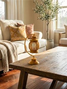 Lanterne de Ramadan en métal crème et or avec dessus en croissant, élégant travail de découpe, lumière douce de bougie, décoration de maison festive parfaite, cadeau - Product Image 6