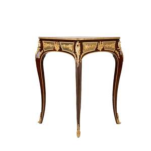 Mesa Auxiliar Cuadrada de Estilo Francés de Lujo con Incrustaciones Clásicas de Marquetería y Detalles Ornamentales de Latón Dorado para Decoración de Salones de Palacio - Product Image 4