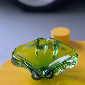 ชามตกแต่งเรซินสีเขียวทำด้วยมือถาดวางกลางศิลปะเคลือบเงามีสไตล์เน้นโต๊ะสำหรับบ้านห้องนั่งเล่นสำนักงาน - Product Image 1