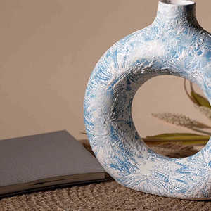 แจกันเซรามิกทำมือสีฟ้าครามทรงโดนัท ดีไซน์สไตล์นอร์ดิก สำหรับวางบนโต๊ะหรือพื้น แจกันพอร์ซเลนสไตล์นอร์ดิก - Product Image 5