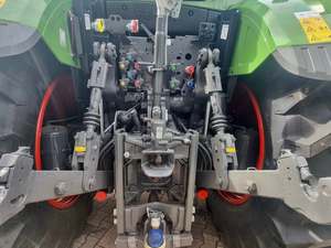 FENDT TRACTOR 724 4X4 Cab Tractor con suspensión de 50KM 3PT para fines agrícolas 180HP Tractor agrícola de potencia nominal - Product Image 5