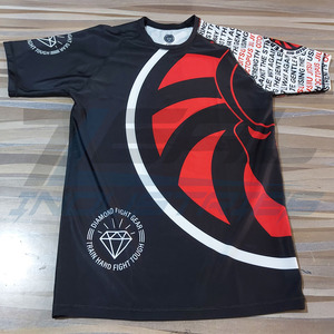 เสื้อรัดกล้ามเนื้อ MMA แบบสั่งทำพิเศษ พิมพ์ลายแบบซับลิเมชั่น ป้องกันรังสีอัลตราไวโอเลต 240 กรัม ผ้ารัดกล้ามเนื้อสำหรับกีฬา Grappling และ BJJ ผลิตในประเทศปากีสถาน - Product Image 1