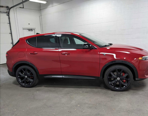 Meilleure Offre 2024 Dodge Hornet R/T Plus Conduite à Gauche Toit Ouvrant Sièges en Cuir Phares LED 5 Places Caméra Arrière 360° Noir - Product Image 1
