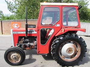 Tractor Massey Ferguson con Ruedas Rojas, Motor de 65HP, Modelo con Cabina, con 40,001-50,000 Horas de Trabajo, Usado para Granjas - Product Image 6