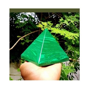 Suministro directo de fábrica de pirámides de malaquita pulida para protección o trabajo energético y decoración del hogar disponible a precio de fábrica - Product Image 3