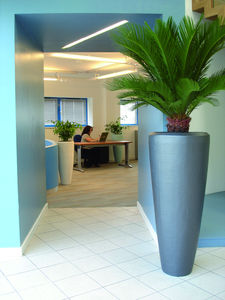 Halo Grid Metal Tall Gold Jarrón Premium Decorativo Grabado Macetas y jardineras para espacios habitables - Product Image 2