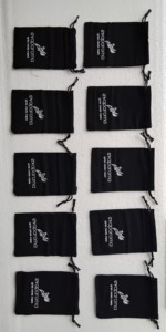 Sac à cordon imprimé de logo personnalisé en tissu de coton noir avec impression de logo de couleur blanche avec carte imprimée en feuille d'argent - Product Image 2