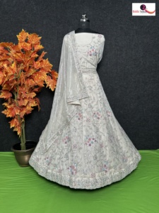 Ensemble Lehenga Choli moderne à embellissement lourd Filet fantaisie brodé avec fil à paillettes Zari pour les fêtes d'été d'hiver - Product Image 5