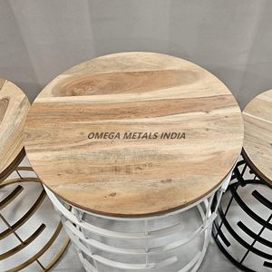 Tables Basses Rondes Modernes avec Design Ajouré 2 Pcs Cadre en Métal de Couleur Or et Plateau Rond Assorti pour les Espaces Contemporains - Product Image 3