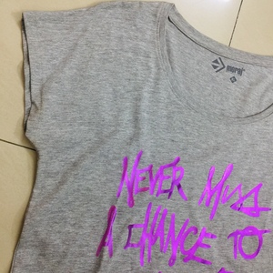 Camiseta de cuello redondo de algodón de gran tamaño de lujo para mujer, diseño de logotipo con estampado de lámina personalizado, ropa de calle informal corta transpirable Drop Plus - Product Image 4