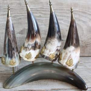 La tradición se une al diseño moderno: tazas artesanales de cuerno para beber de la India. - Product Image 5