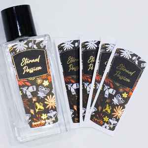 สติกเกอร์ติดขวดน้ำหอมเคลือบโลหะโครเมี่ยมสีทองเป็นมิตรกับสิ่งแวดล้อมสูงฉลากบรรจุภัณฑ์ที่ทันสมัยกันน้ำสำหรับผลิตภัณฑ์ดูแลผิวและอื่นๆ - Product Image 1