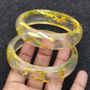 Brazalete de resina hecho a mano, elegante, ligero, duradero, accesorio perfecto para uso diario, ocasiones especiales y regalos - Product Image 1