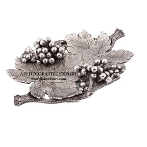 ถาดเสิร์ฟใบไม้โลหะพร้อมที่จับองุ่นออกแบบมาตรฐานถาดเสิร์ฟอลูมิเนียมชุบนิกเกิลตกแต่งโต๊ะร้านอาหาร - Product Image 1