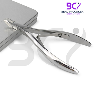 Coupe-cuticules antidérapant en acier inoxydable avec ouverture large et lame courbée - Outils de pédicure et de manucure professionnels durables - Product Image 2